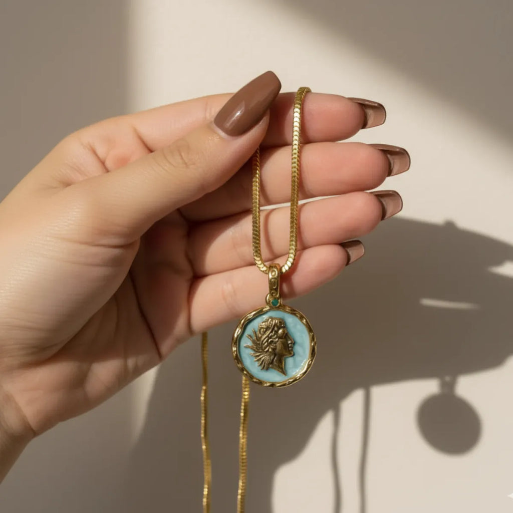Roman necklace image 3 80%
