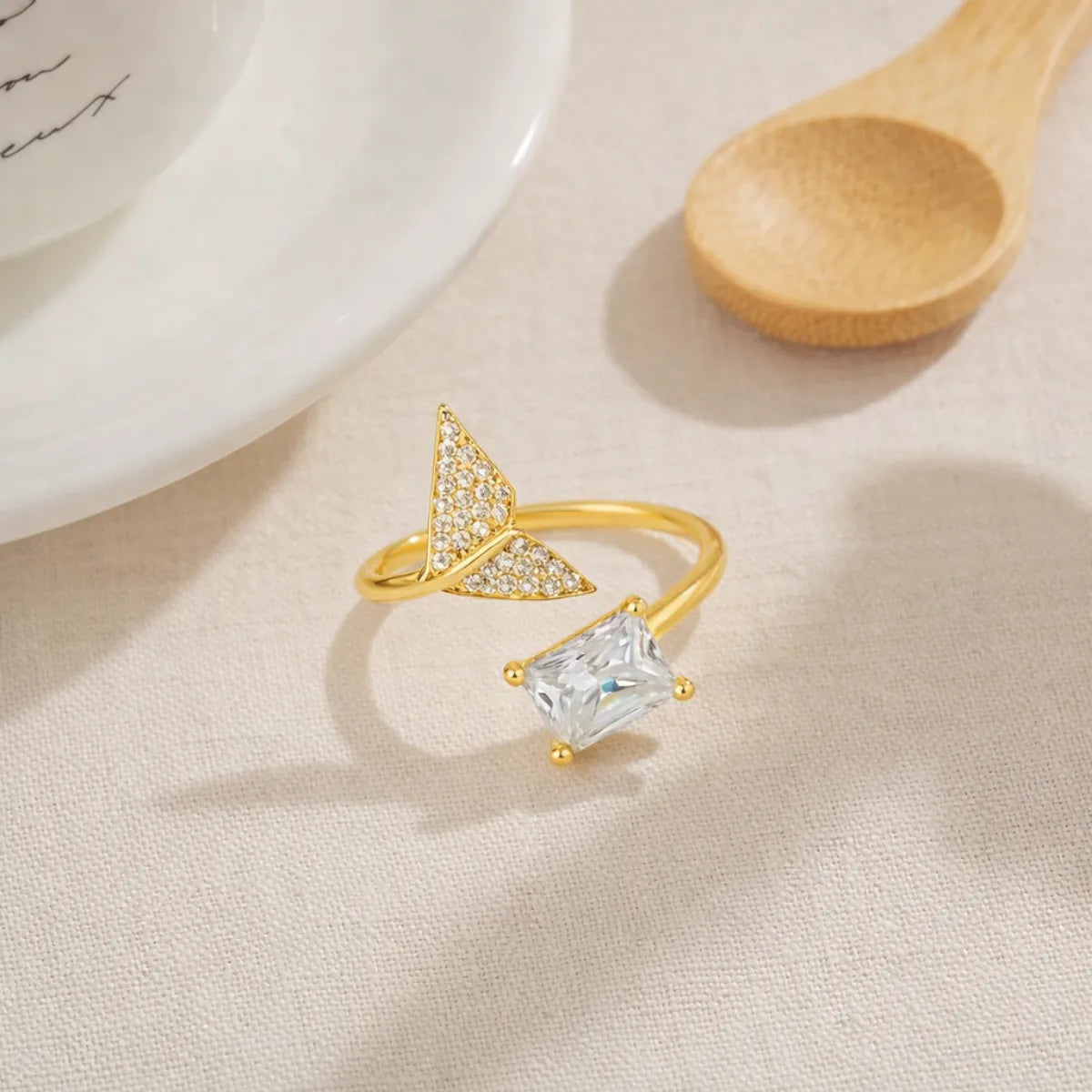Fishtail Zircon Adjustable Ring