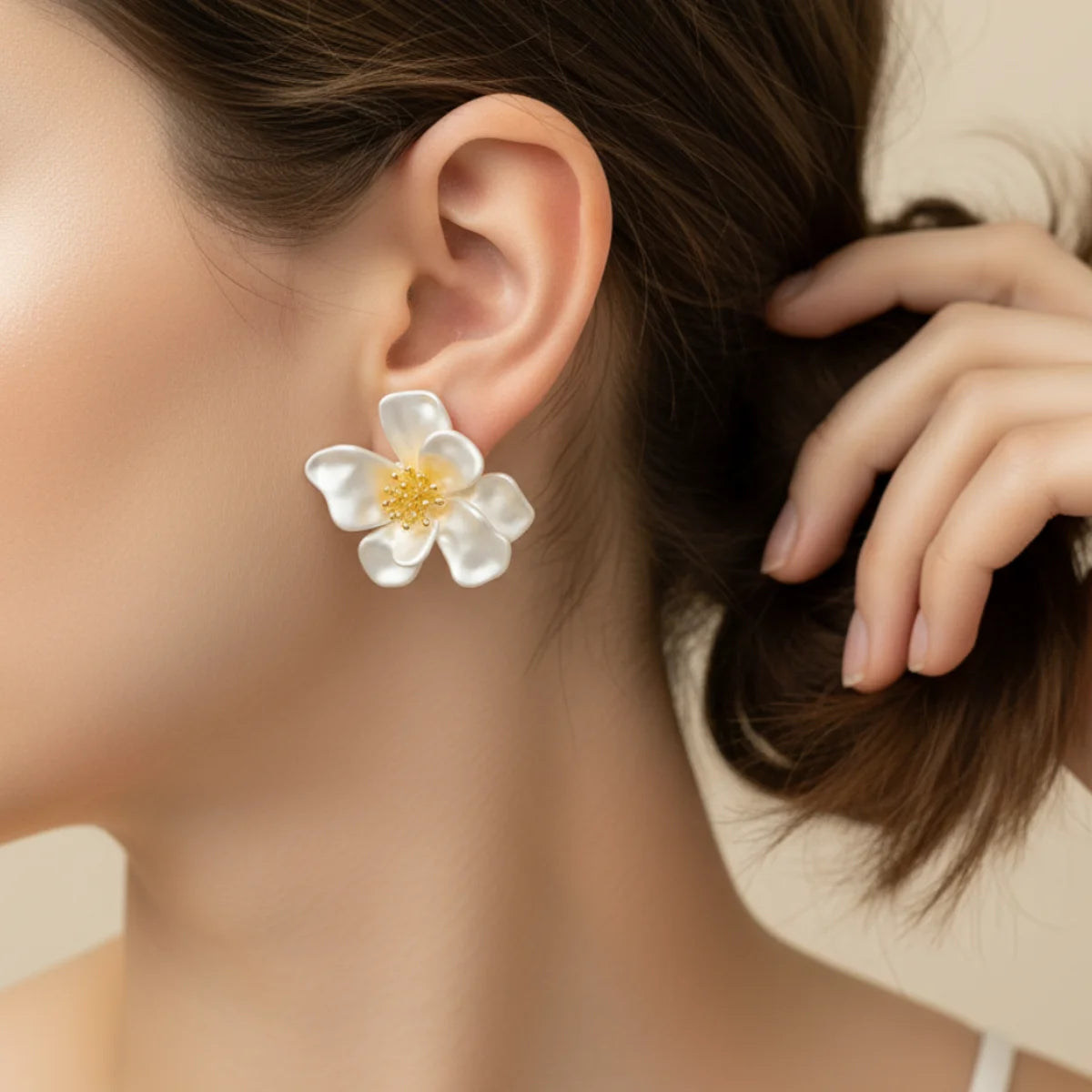 flower earrings image model 2 85%