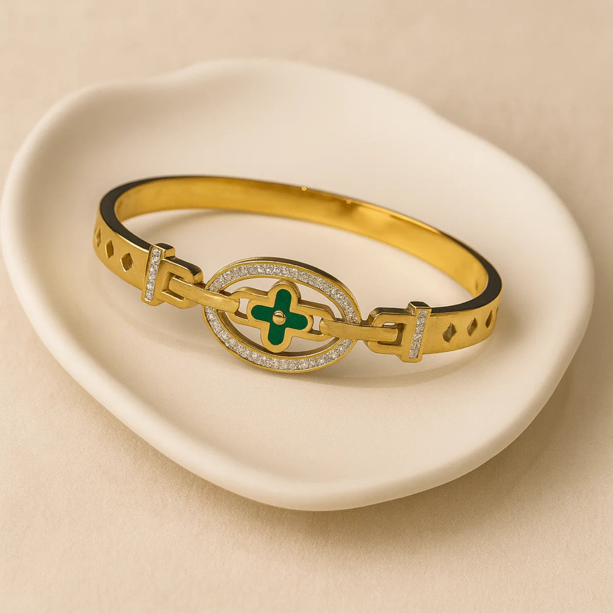 green clover studded bracelet 85%