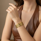 Lily Bangle Bracelet model 85%