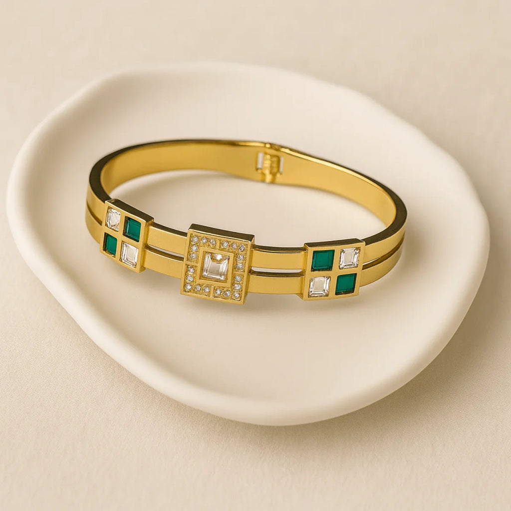 green white stones bracelet 85%