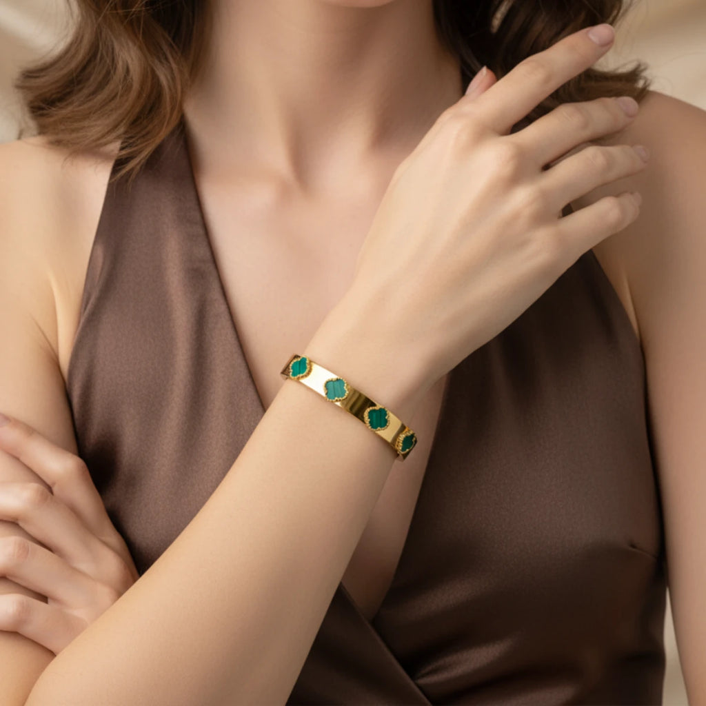 Green Clover Bracelet model 90%