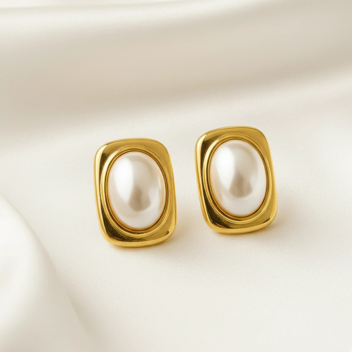 Pearl Golden earrings image 3 90%