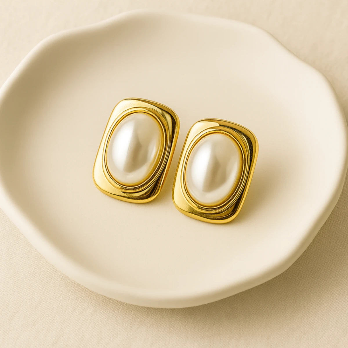 Pearl Golden Earrings main image 90%