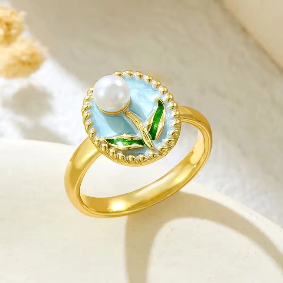 Pearl Queen Ring