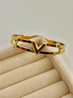 Classic V Bracelet