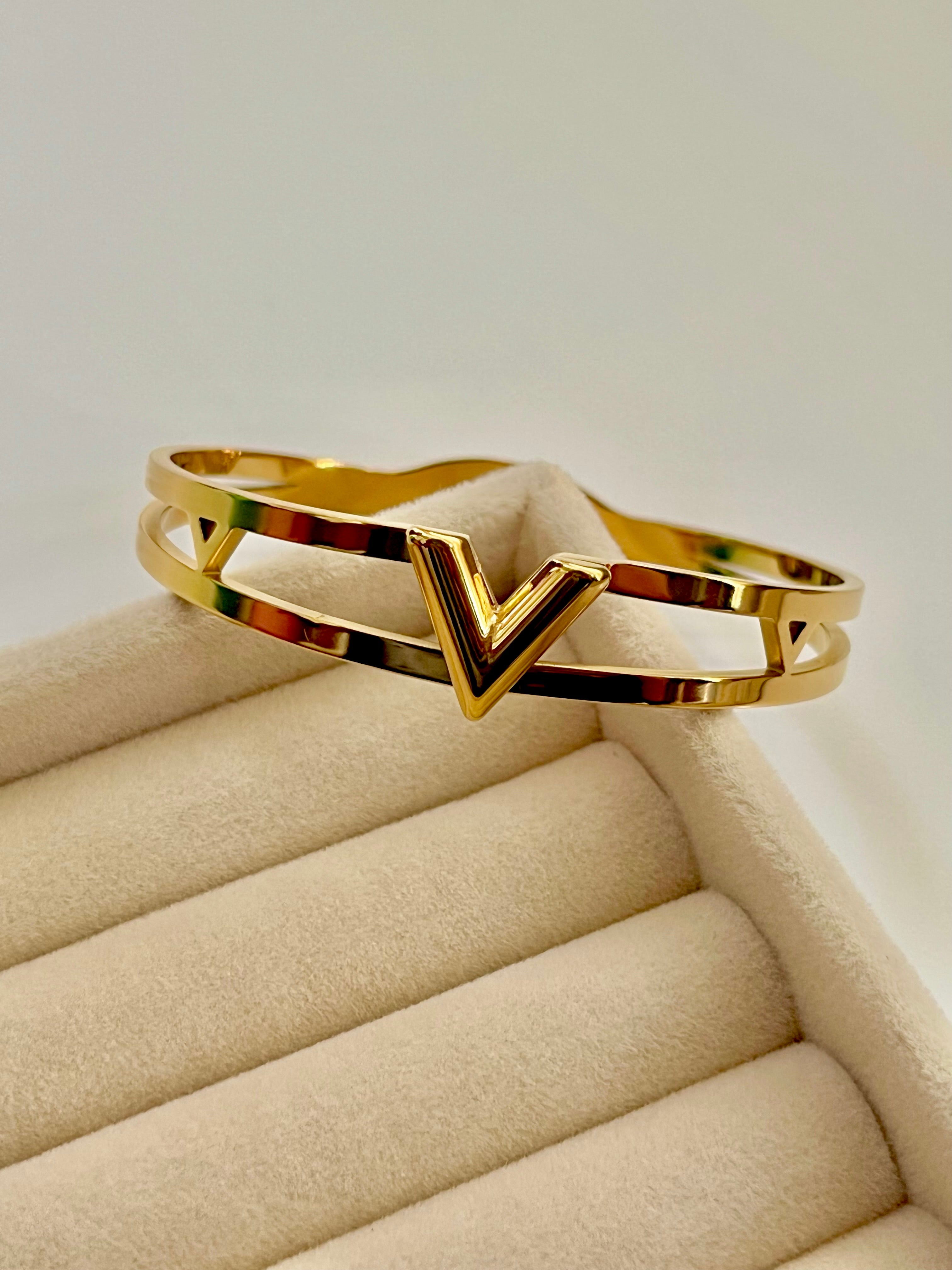 Classic V Bracelet