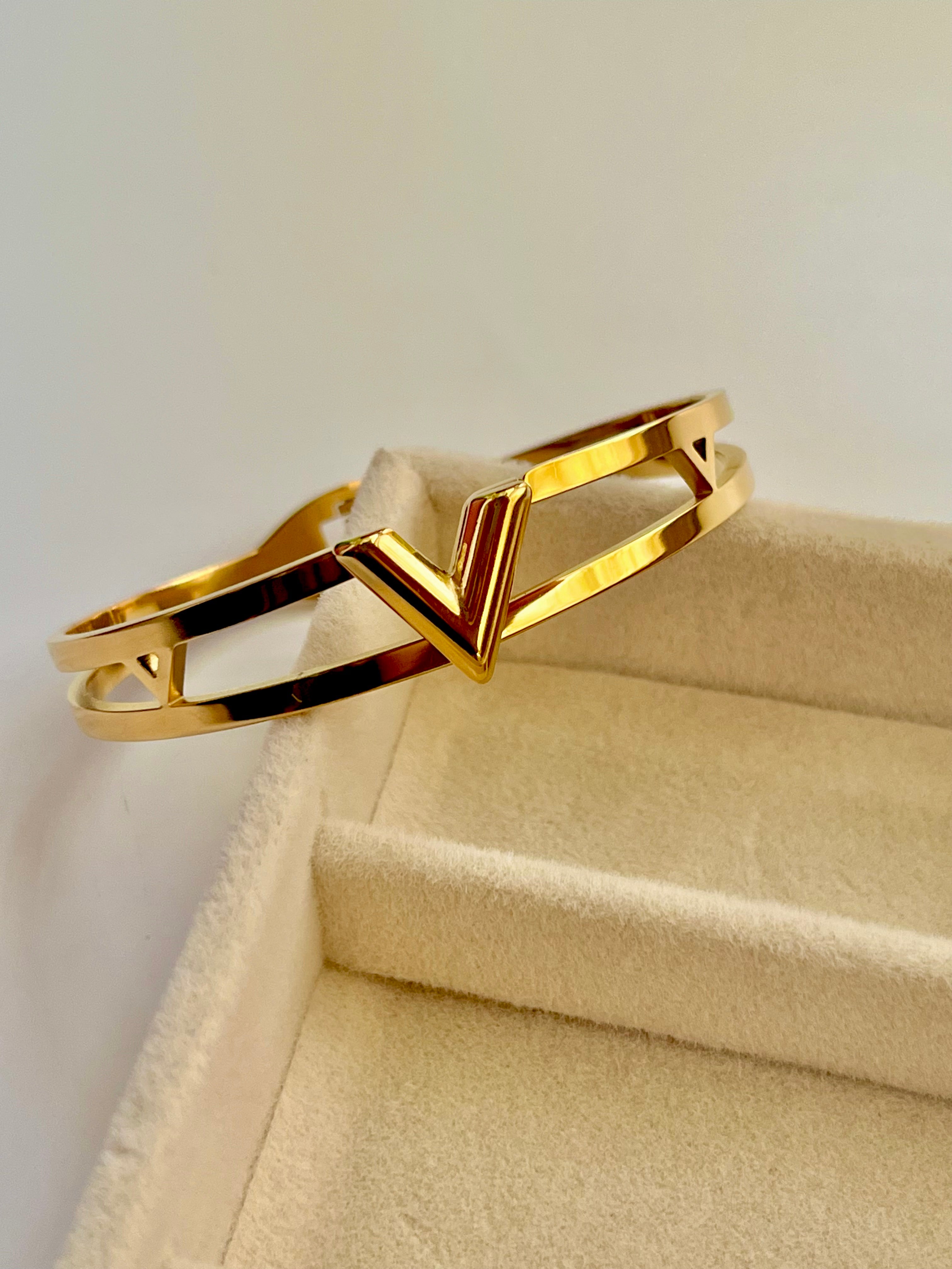 Classic V Bracelet