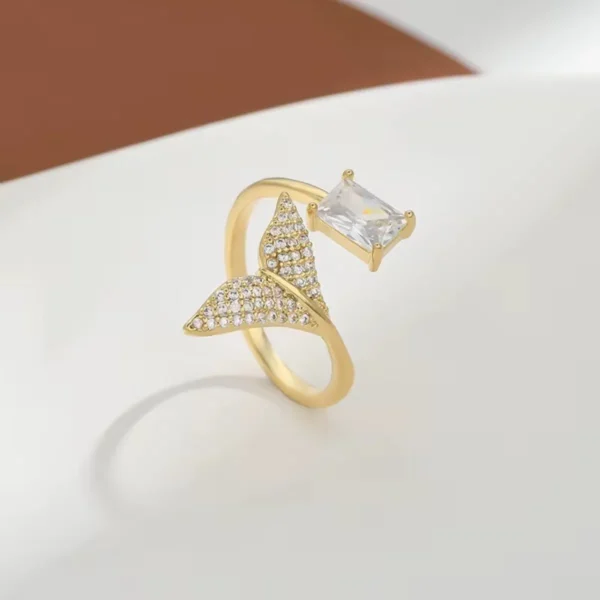 Fishtail Zircon Adjustable Ring– 18K Gold Plated