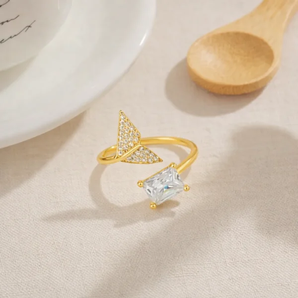 Fishtail Zircon Adjustable Ring