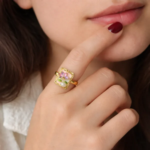 Lilly Adjustable Ring